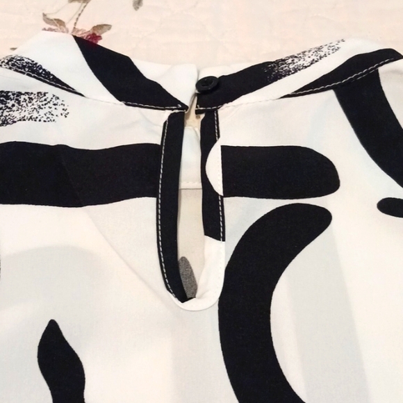 Bold print sleeveless dress - Picture 7 of 8